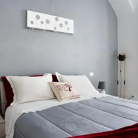 Casa Vacanze La Porta In Piazza Guarene Exterior photo