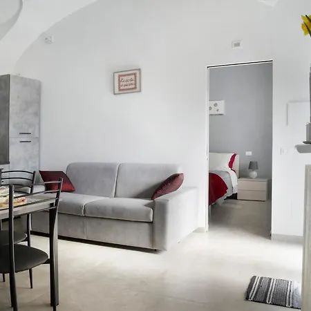 Casa Vacanze La Porta In Piazza Guarene Exterior photo